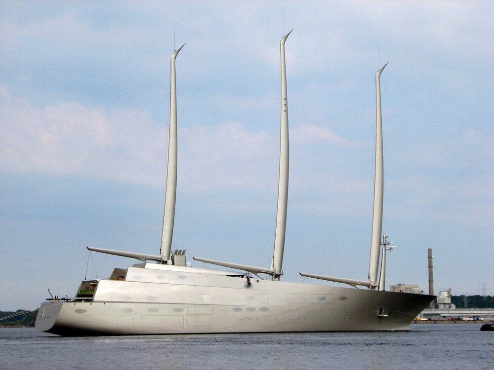 Sailing_Yacht_A,_starboard.jpg