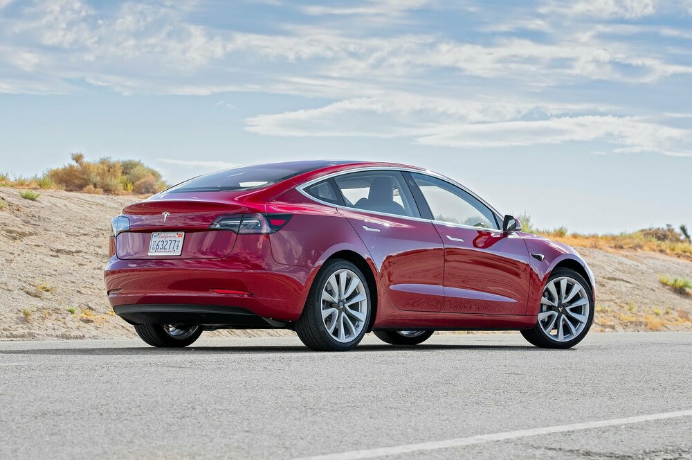 2017-Tesla-Model-3-rear-three-quarter-3331079951.jpg